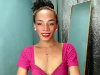 uncut_queen webcam model stream image