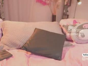 tomie_san webcam model stream image