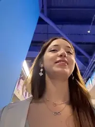 DollyTall webcam model stream image