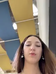 DollyTall webcam model stream image