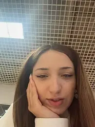 DollyTall webcam stripchat model stream image