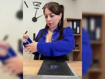 Fox_Black webcam model stream image