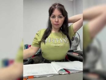 Fox_Black webcam model stream image