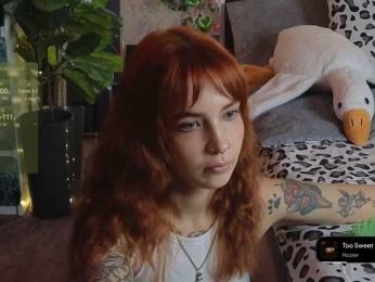 LisLy webcam model stream image