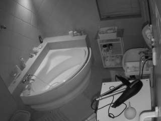 voyeurcam-julmodels-bath-1st-2 webcam model stream image