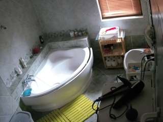 voyeurcam-julmodels-bath-1st-2 webcam model stream image