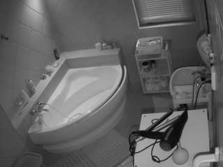 voyeurcam-julmodels-bath-1st-2 webcam model stream image