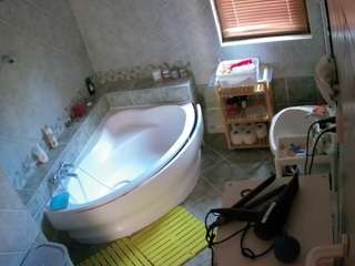 voyeurcam-julmodels-bath-1st-2 webcam model stream image