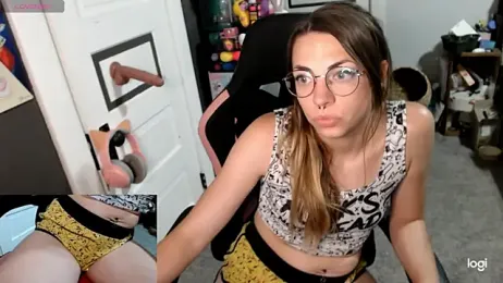 KierBearKisses webcam model stream image