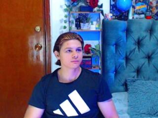 Erick Lion webcam flirt4free model stream image