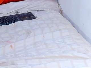 karlyee webcam model stream image