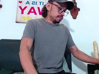 Tan Shavey webcam model stream image