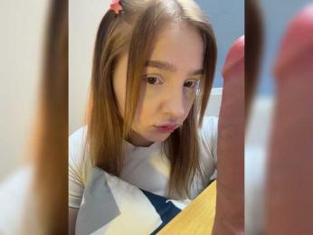 LittleDilara webcam model stream image