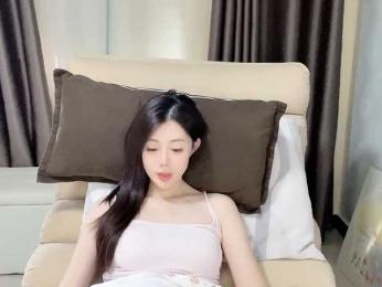 Warm-nuan webcam model stream image