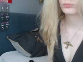 spermblebee18 webcam bongacams model stream image