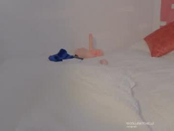 nicolle_mitchelle chaturbate stream image, 28.05.2025 09:30