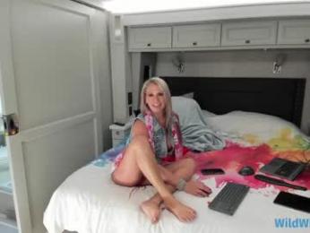 wildwifebarbie chaturbate stream image