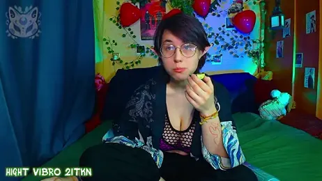 TrickyKitsune stripchat stream image