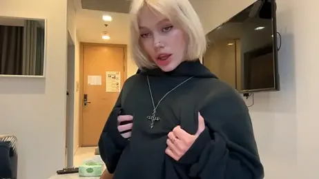 Golden_Aline stripchat stream image