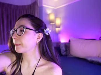 littlee33 chaturbate stream image