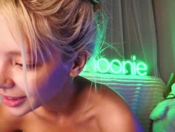 lesi_moonie chaturbate stream image, 29.03.2025 18:00