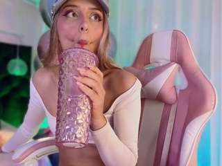 sofly-s camsoda stream image, 02.04.2025 12:00