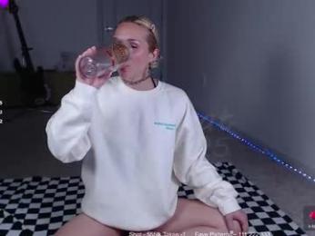 petitebrat chaturbate stream image, 27.04.2025 17:10